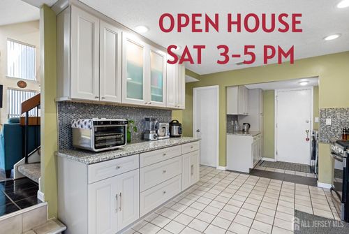 524 Westgate Dr, Edison, NJ, 08820-1175 | Card Image