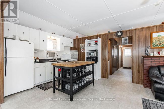 1981 Tiny Beaches Rd S, House other with 3 bedrooms, 1 bathrooms and 2 parking in Tiny ON | Image 10