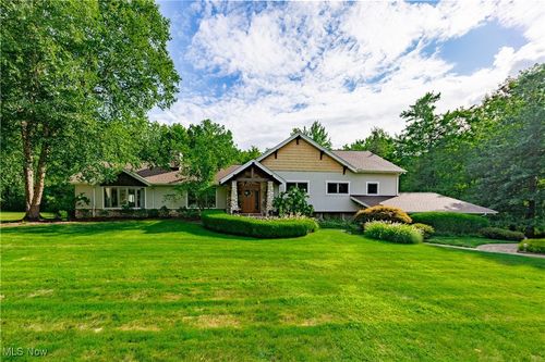 8219 Cloveridge Rd, Chagrin Falls, OH, 44022-3814 | Card Image