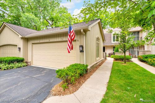 1106 Hillpointe Cir, Bloomfield Hills, MI, 48304-1512 | Card Image