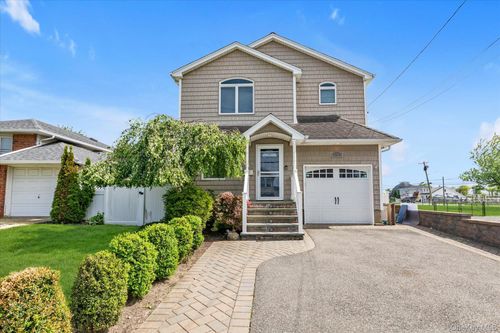 2464 Horace Ct, Bellmore, NY, 11710-4810 | Card Image