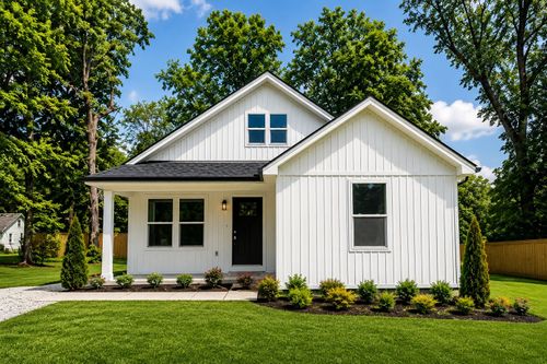 124 Corlew St, Charlotte, TN, 37036-4826 | Card Image