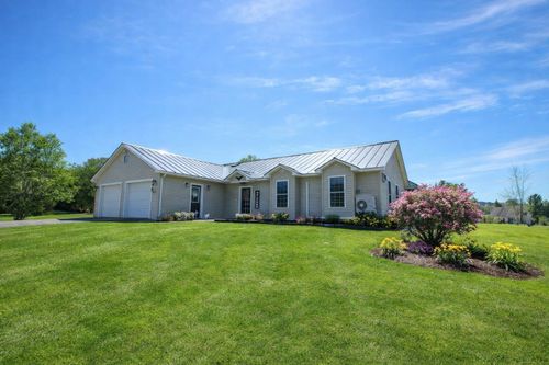 3 Hutchins Cir, Barre, VT, 05641-8119 | Card Image