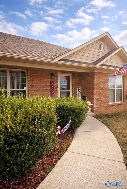 20400 Johnson Rd, Athens, AL, 35613-4912 | Card Image