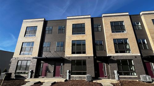 387 Summit Cir, Lombard, IL, 60148-3877 | Card Image