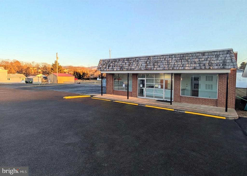 1208 E Main St, Luray, VA 22835