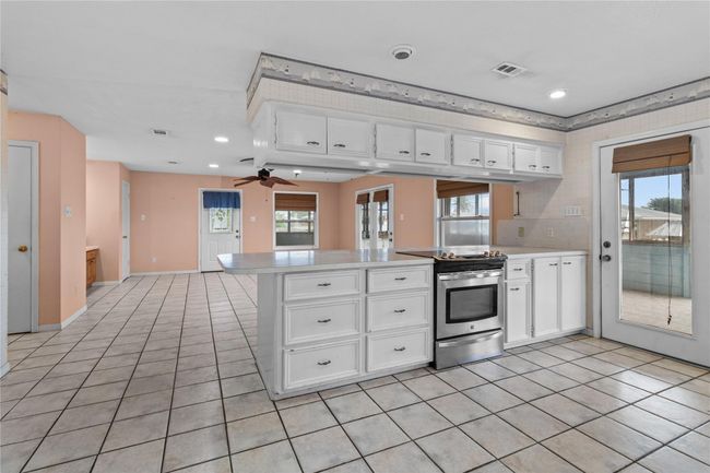 1114 Helen Dowdy, House other with 3 bedrooms, 2 bathrooms and 3 parking in Port Bolivar TX | Image 12