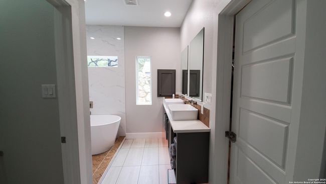 9810 Park Dr, House other with 2 bedrooms, 3 bathrooms and null parking in Helotes TX | Image 33