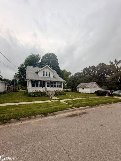 809 N 9th St, Clear Lake, IA, 50428-1546 | Card Image