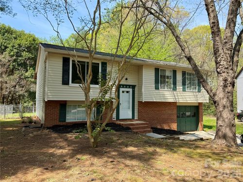 9525 Robert Burns Ct, Charlotte, NC, 28213-3552 | Card Image