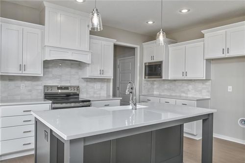 2696 W Park St, Olathe, KS, 66061-3896 | Card Image