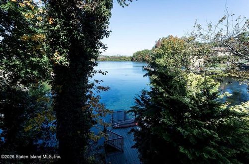 121 Windermere Rd, Staten Island, NY, 10305-2725 | Card Image