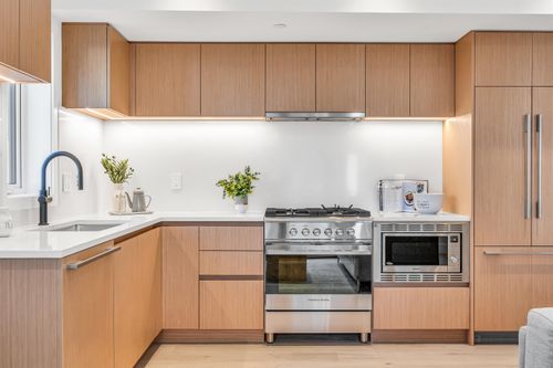 6815 Oak St, Vancouver, BC, V6P | Card Image