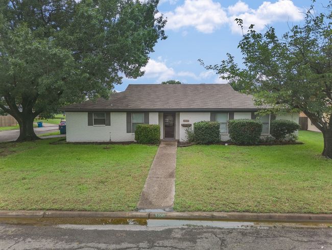 Ranch-style home with a front yard and brick siding | Image 32
