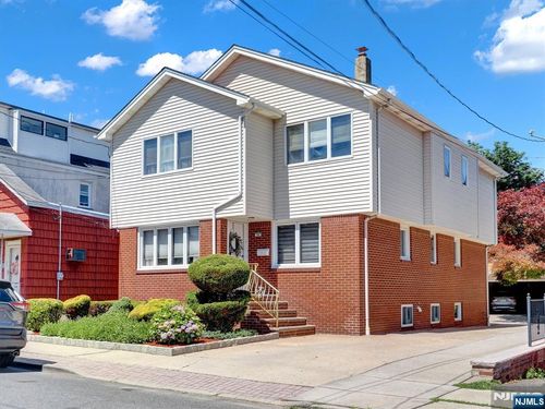 69 Lincoln St, Fairview, NJ, 07022-1926 | Card Image