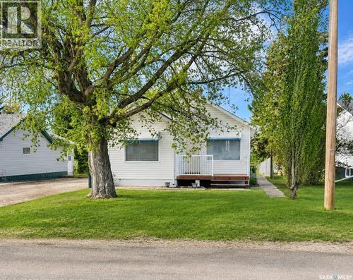 208 4 Ave W, Shellbrook, SK, S0J2E0 | Card Image