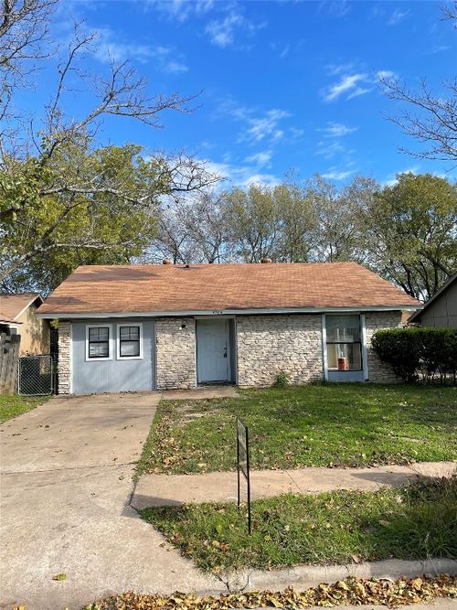 4704 Lambs Ln, Austin, TX, 78744-5205 | Card Image