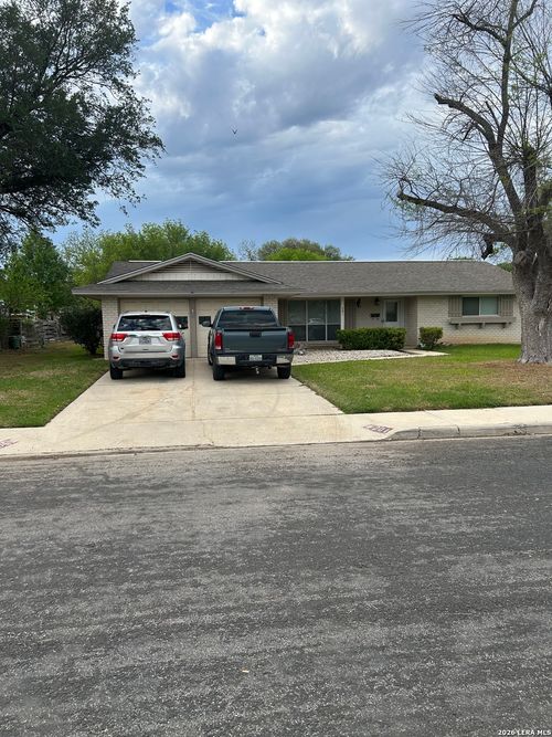 201 Greentree, Schertz, TX, 78154-2410 | Card Image