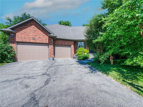75 Wagon St, Kitchener, ON, N2P2V2 | Card Image