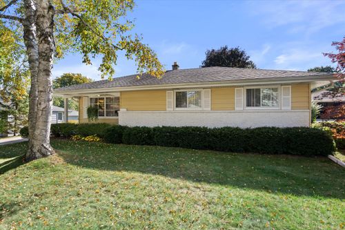 7213 Devonshire Ave, Greendale, WI, 53129-2208 | Card Image