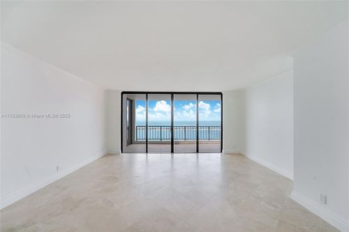 ph102-1581 Brickell Ave, Miami, FL, 33129-1215 | Card Image