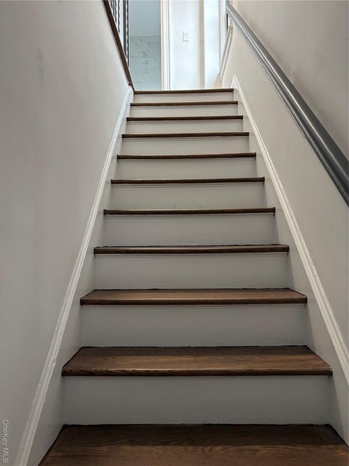 225 Lexington Ave, Oyster Bay, NY, 11771-2137 | Card Image