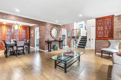 36 Burton Ave, Plainview, NY, 11803-6203 | Card Image