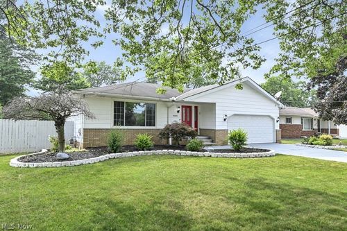 8088 Wesley Dr, Strongsville, OH, 44136-1925 | Card Image