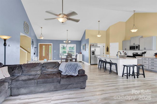 Open Floor Plan | Image 14