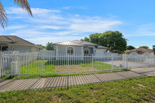 20560 Nw 17th Ave, Miami Gardens, FL, 33056-5049 | Card Image