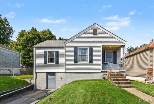 3545 Saint Genevieve Ln, Saint Ann, MO, 63074-2937 | Card Image