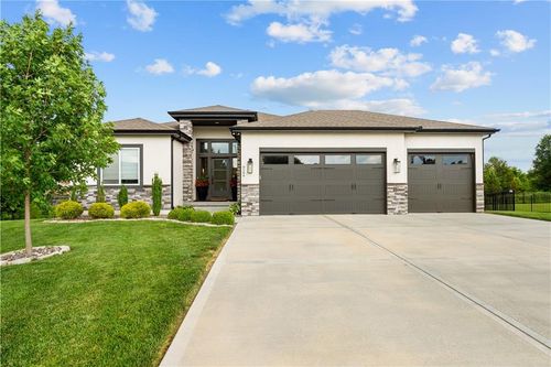 9104 10th Ter, Lee's Summit, MO, 64064-7997 | Card Image