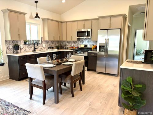 544 Springle Dr, Waterford, MI, 48327-2879 | Card Image