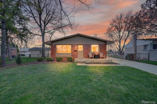 16672 Drake St, Southgate, MI, 48195-2126 | Card Image