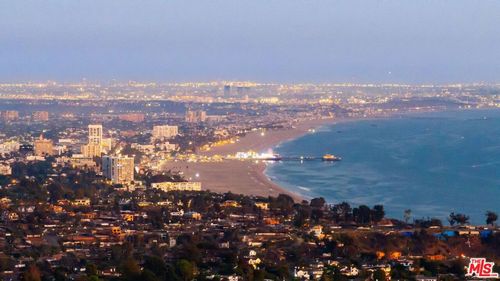 1058 Vista Grande Dr, Pacific Palisades, CA, 90272-2250 | Card Image