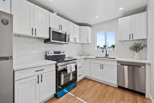 126 Gleason Ave, Vallejo, CA, 94590-5708 | Card Image