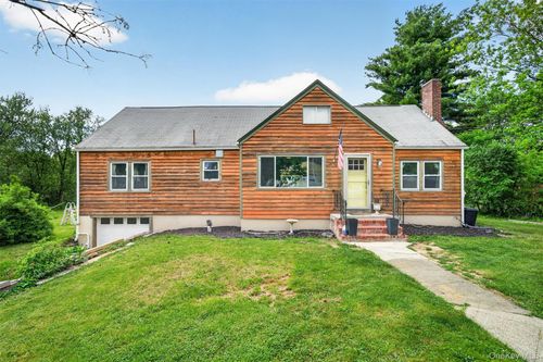 18 Mohin Park, New Hampton, NY, 10958-3302 | Card Image