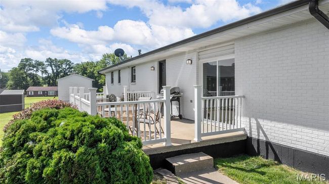 Deck with a grill | Image 31