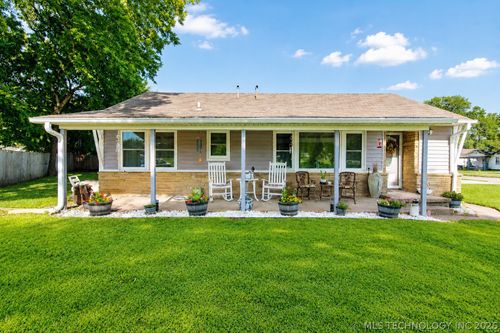 512 16th St, Okmulgee, OK, 74447-7852 | Card Image