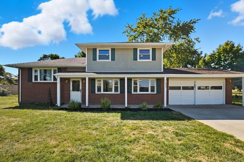 1067 Spring Lake Ave, Washington Court House, OH, 43160-8651 | Card Image