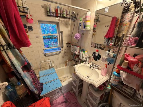 31 Huber Pl, Yonkers, NY, 10704-2208 | Card Image