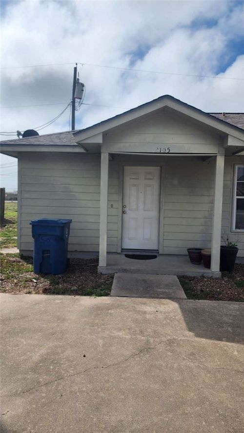 2105 Breezeway Cir, Ingleside, TX, 78362-6227 | Card Image