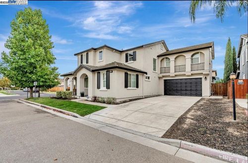 1052 Moss Ln, Lathrop, CA, 95330-8788 | Card Image