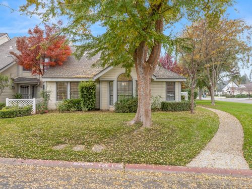 917 E Foxhill Dr, Fresno, CA, 93720-1220 | Card Image