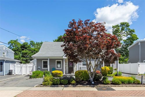 51 Cliff Ln, Levittown, NY, 11756-1010 | Card Image