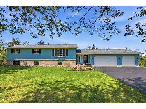 1087 Tanney Ln, Hudson, WI, 54016-7301 | Card Image