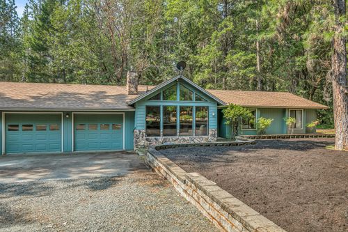 7587 Redthorne Rd, Rogue River, OR, 97537-4654 | Card Image