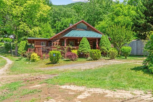 30 Clover Ln, Burnsville, NC, 28714-6935 | Card Image