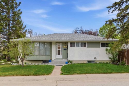 6004 Lloyd Cres Sw, Calgary, AB, T3E5V7 | Card Image