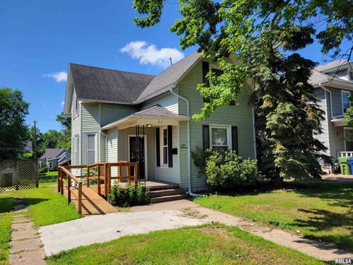 819 12th Ave S, Clinton, IA, 52732-6313 | Card Image